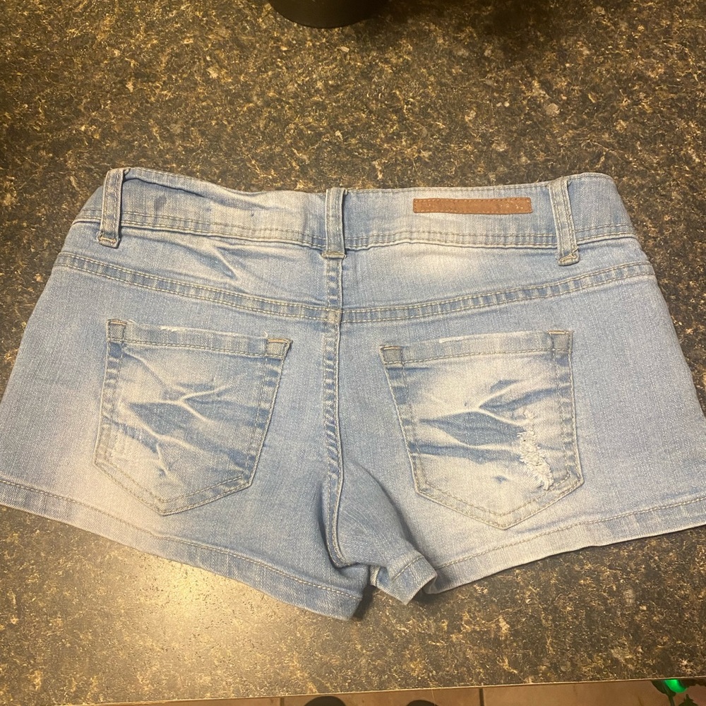 Celebrity pink jean shorts - Picture 2 of 3